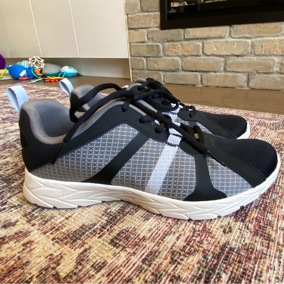 Vionic Women’s Sneakers - Picture 3 of 9